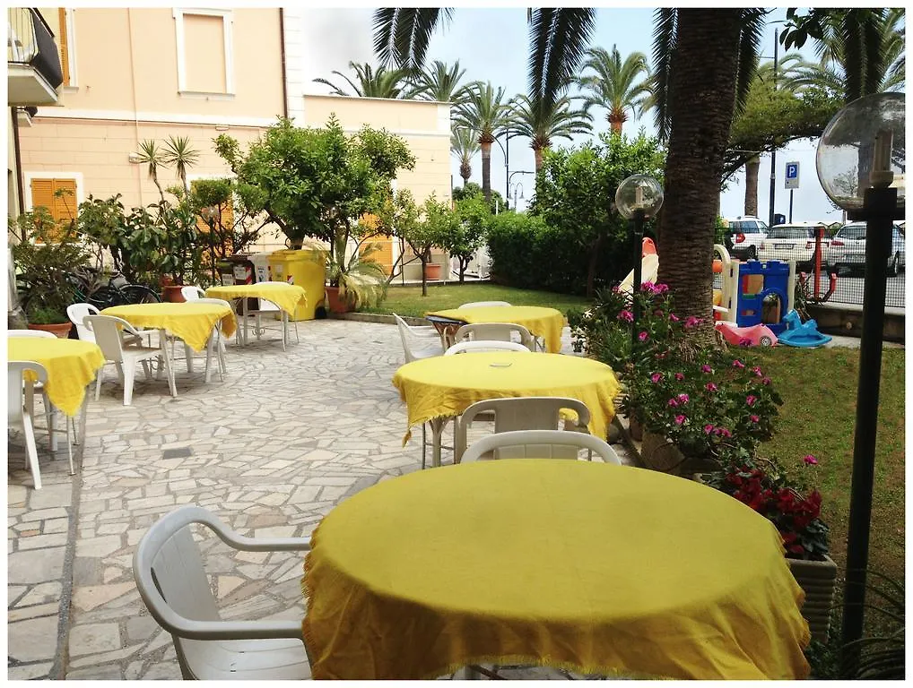 **  Hotel Lido Pietra Ligure Itália